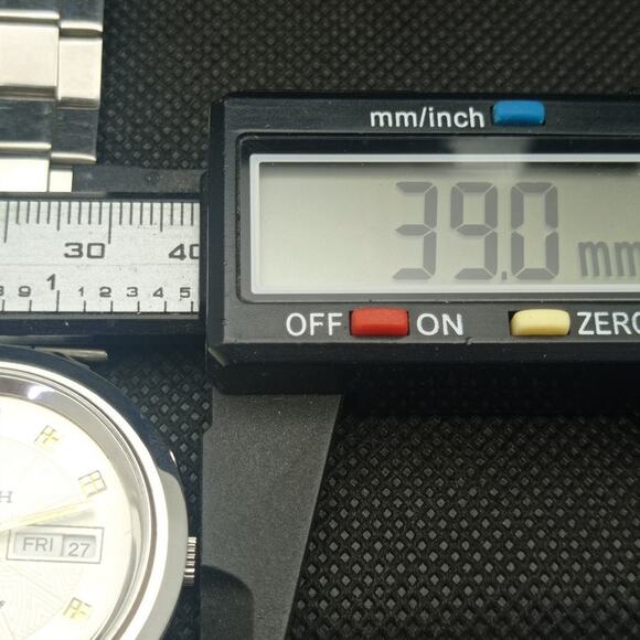 Vintage 1981 Ricoh Automatic Mens Silver Watch W/daydate & Gold accents - Picture 7 of 8